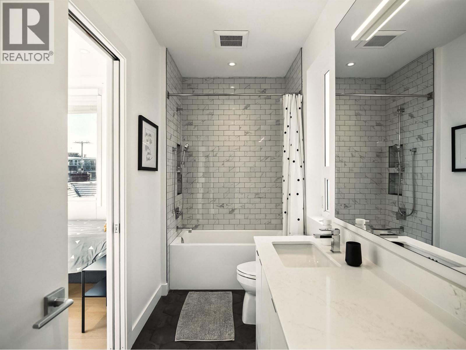 452 E 4TH STREET, North Vancouver