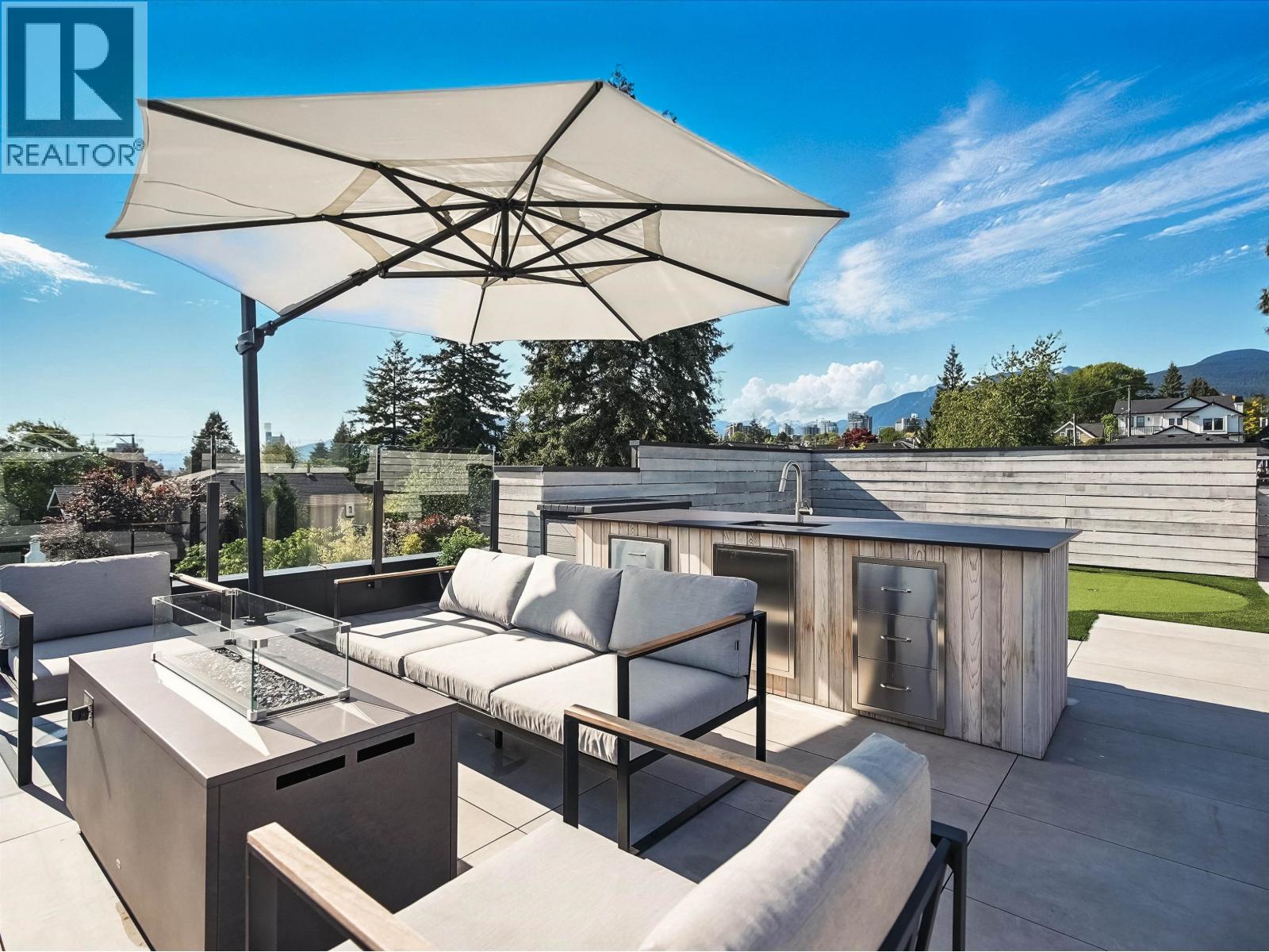 452 E 4TH STREET, North Vancouver