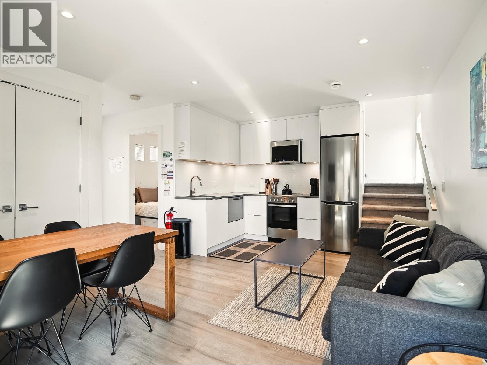 452 E 4TH STREET, North Vancouver