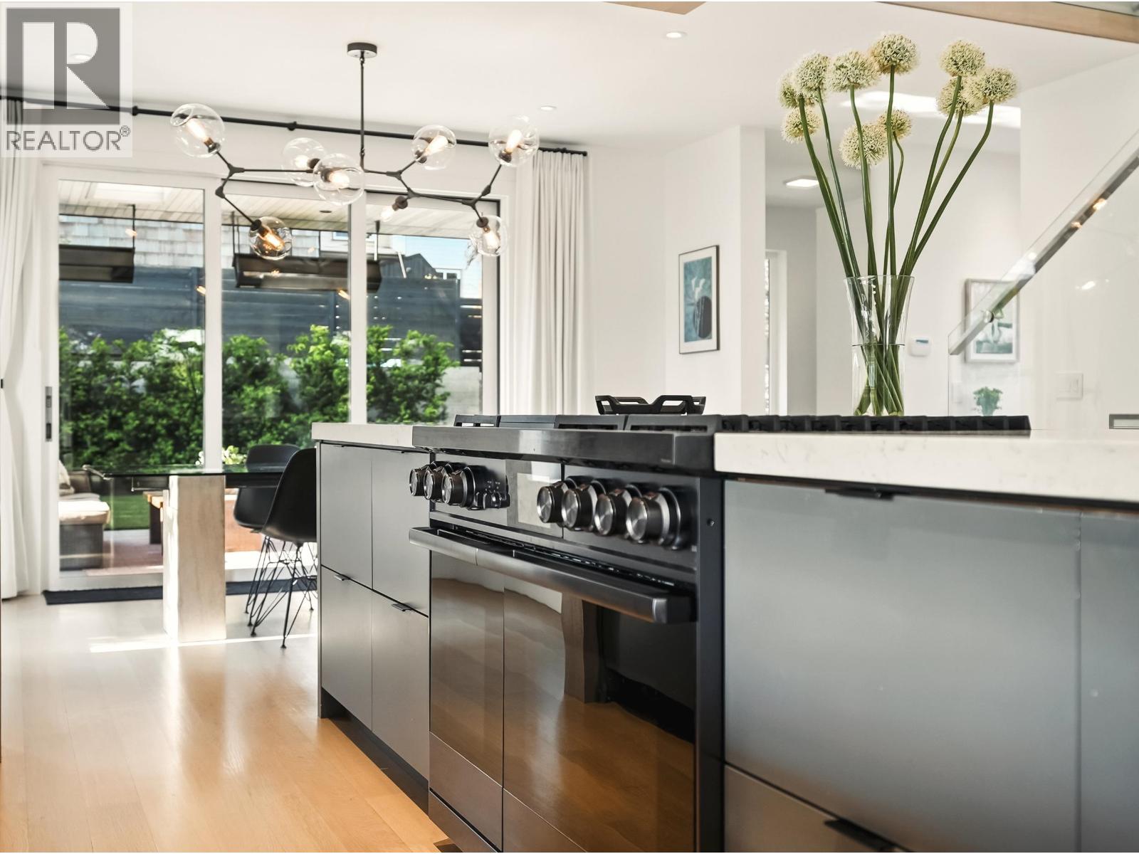 452 E 4TH STREET, North Vancouver