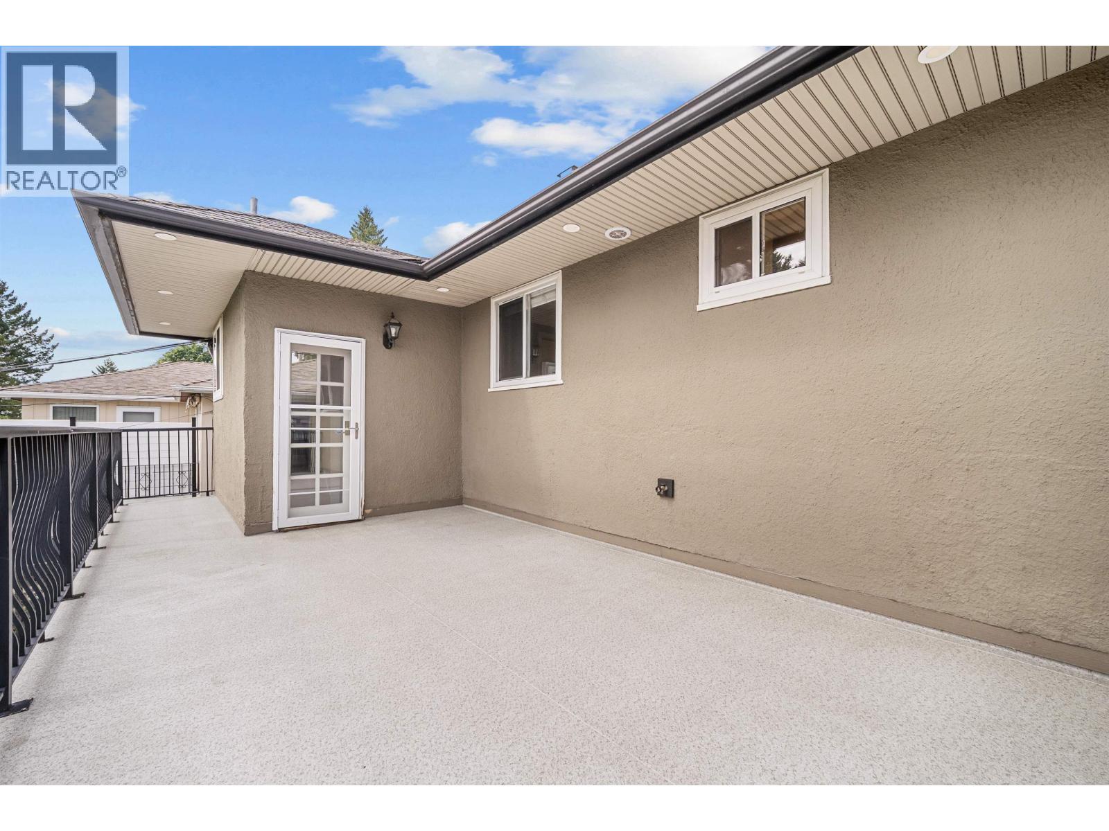 1137 CLOVERLEY STREET, North Vancouver