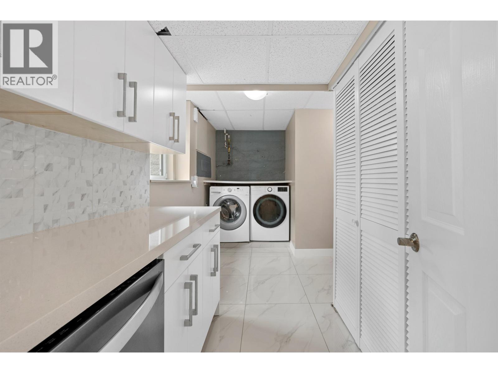 1137 CLOVERLEY STREET, North Vancouver