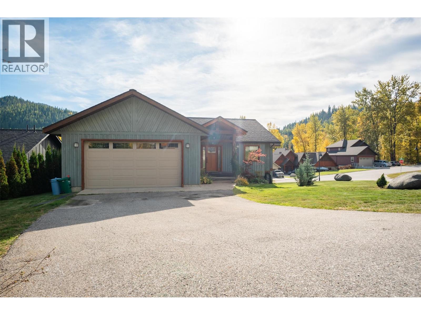 904 Redstone Drive, Rossland