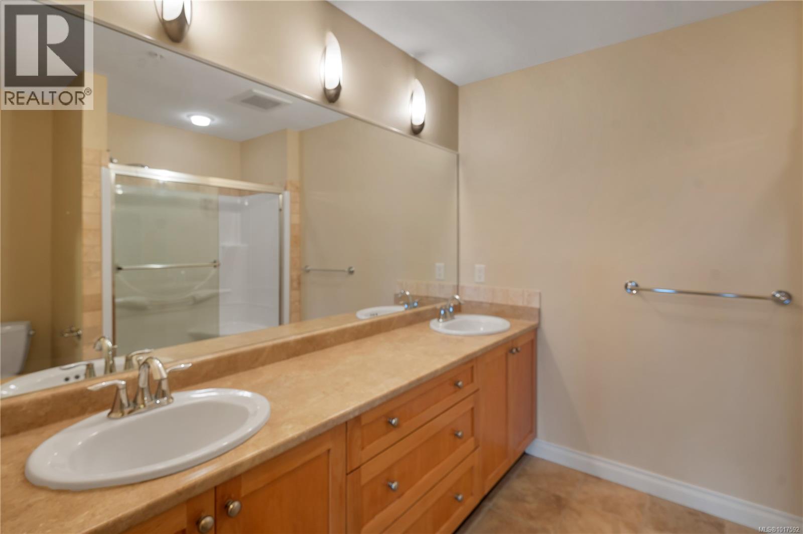 304 2676 Island Hwy S, Campbell River