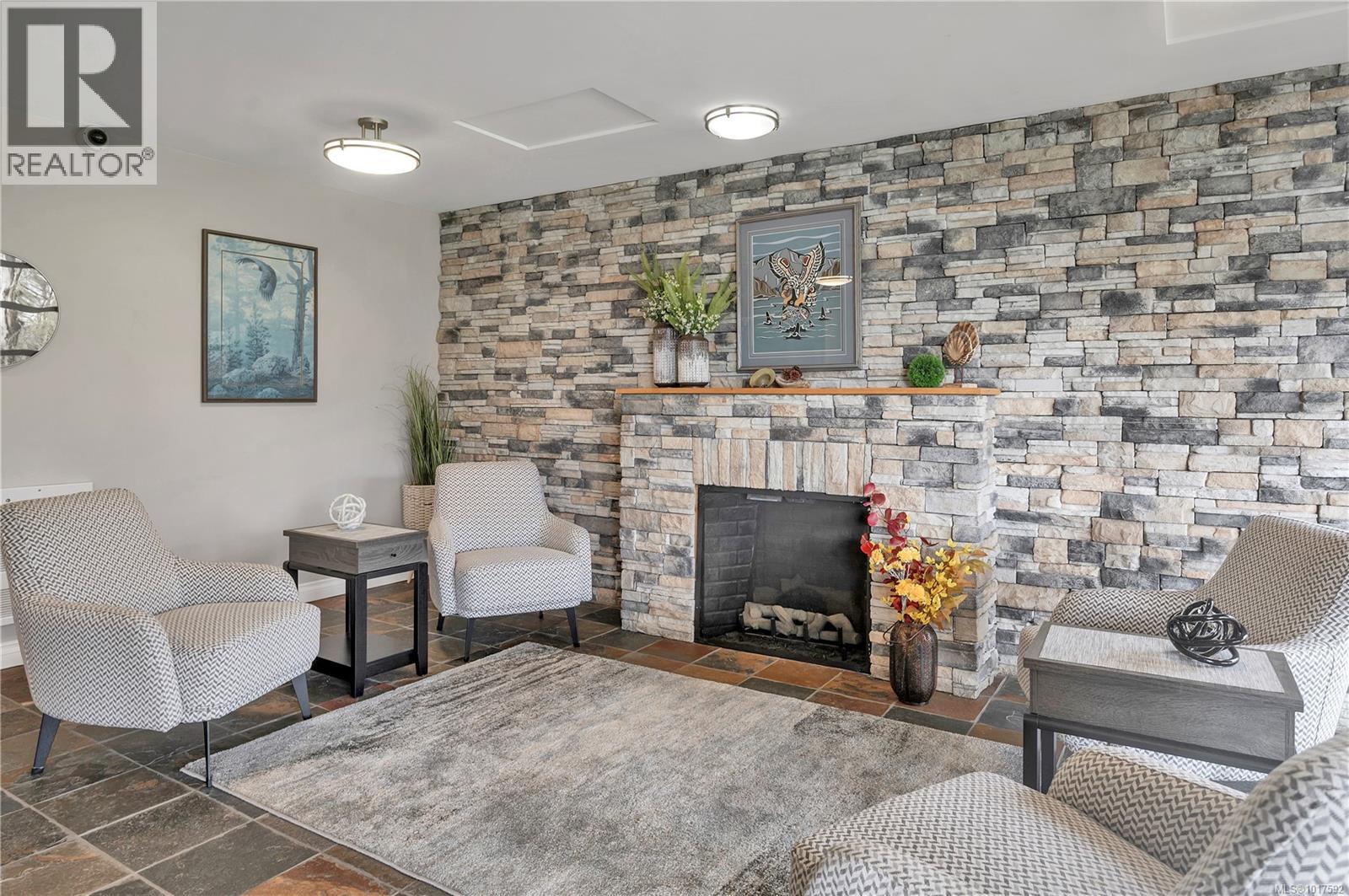 304 2676 Island Hwy S, Campbell River