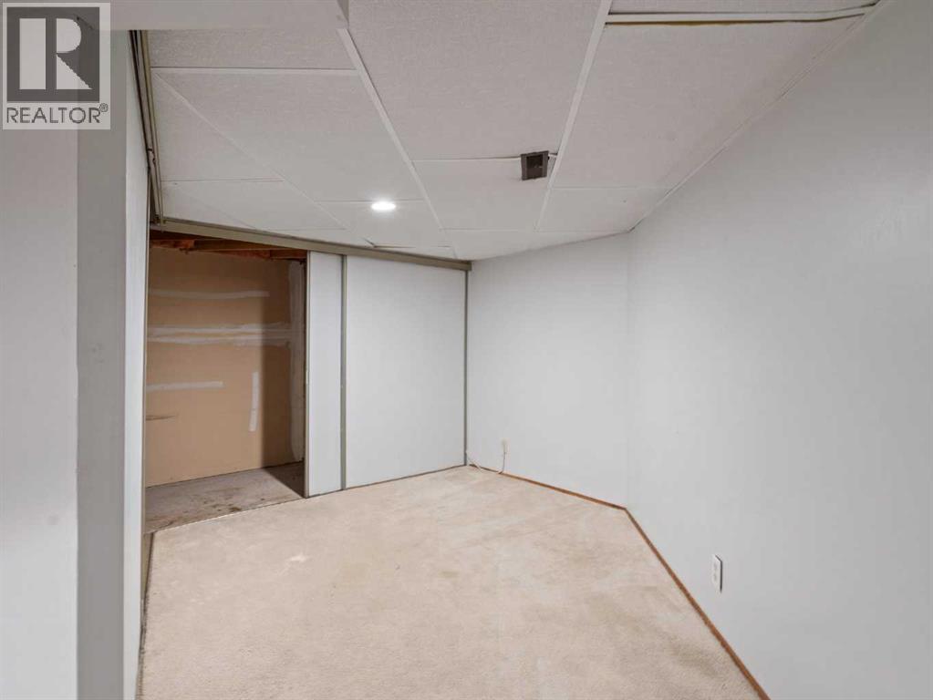 Single Family House 5 Level for Sale in   Silver Springs Road NW Silver Springs Calgary 