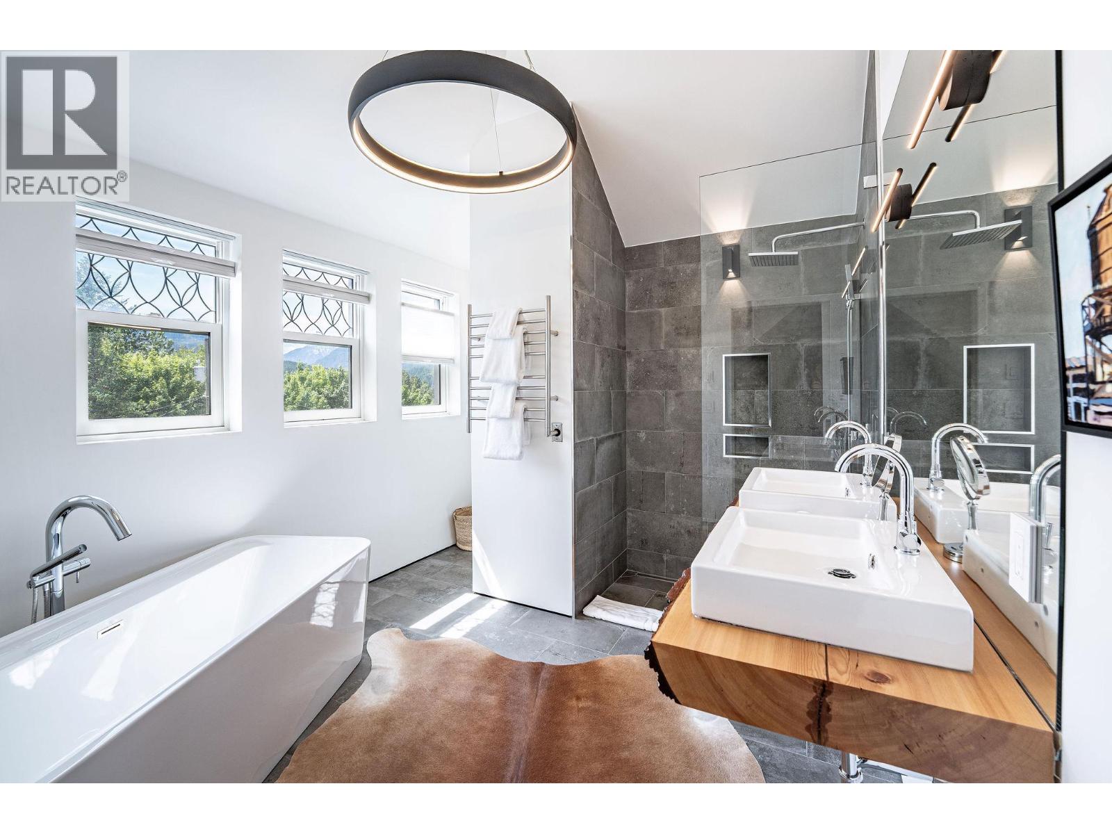 805 & 815 Mackenzie Avenue, Revelstoke