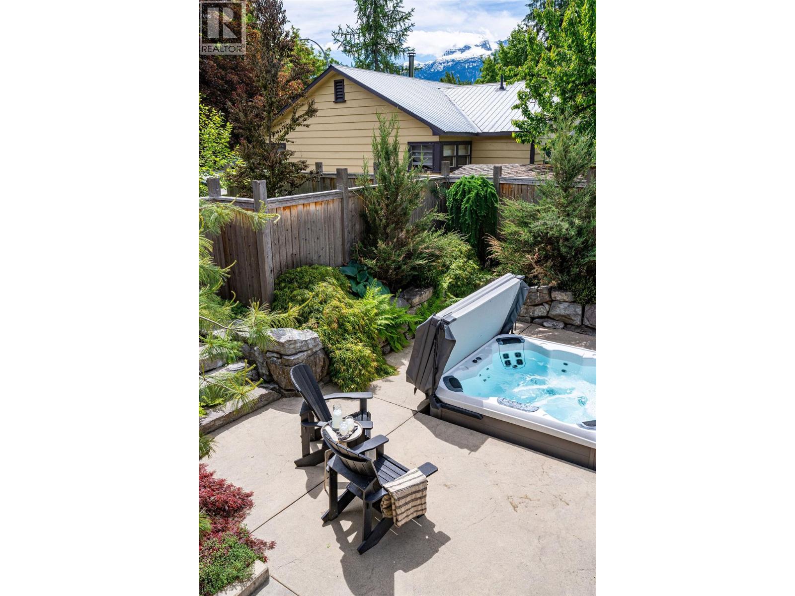 805 & 815 Mackenzie Avenue, Revelstoke