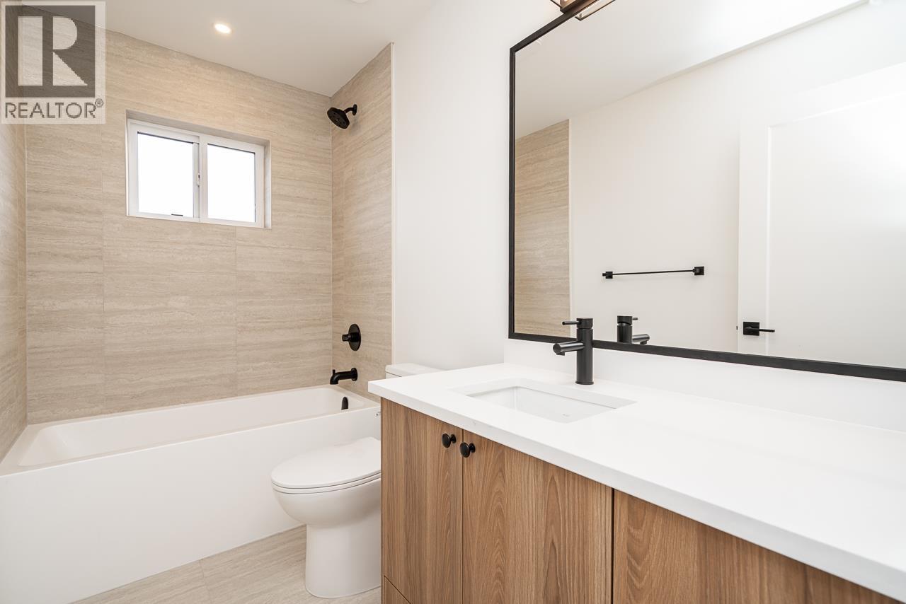 2 128 N GROSVENOR AVENUE, Burnaby