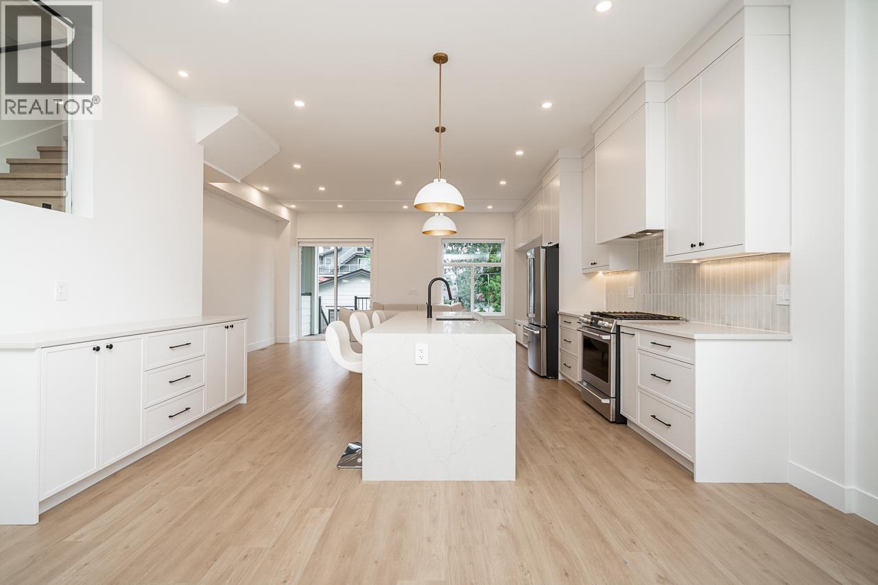 2 128 N GROSVENOR AVENUE, Burnaby