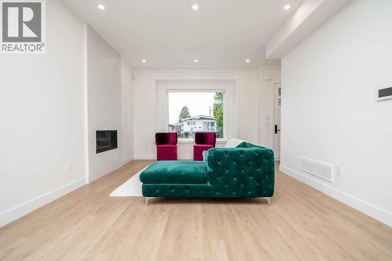 2 128 N GROSVENOR AVENUE, Burnaby