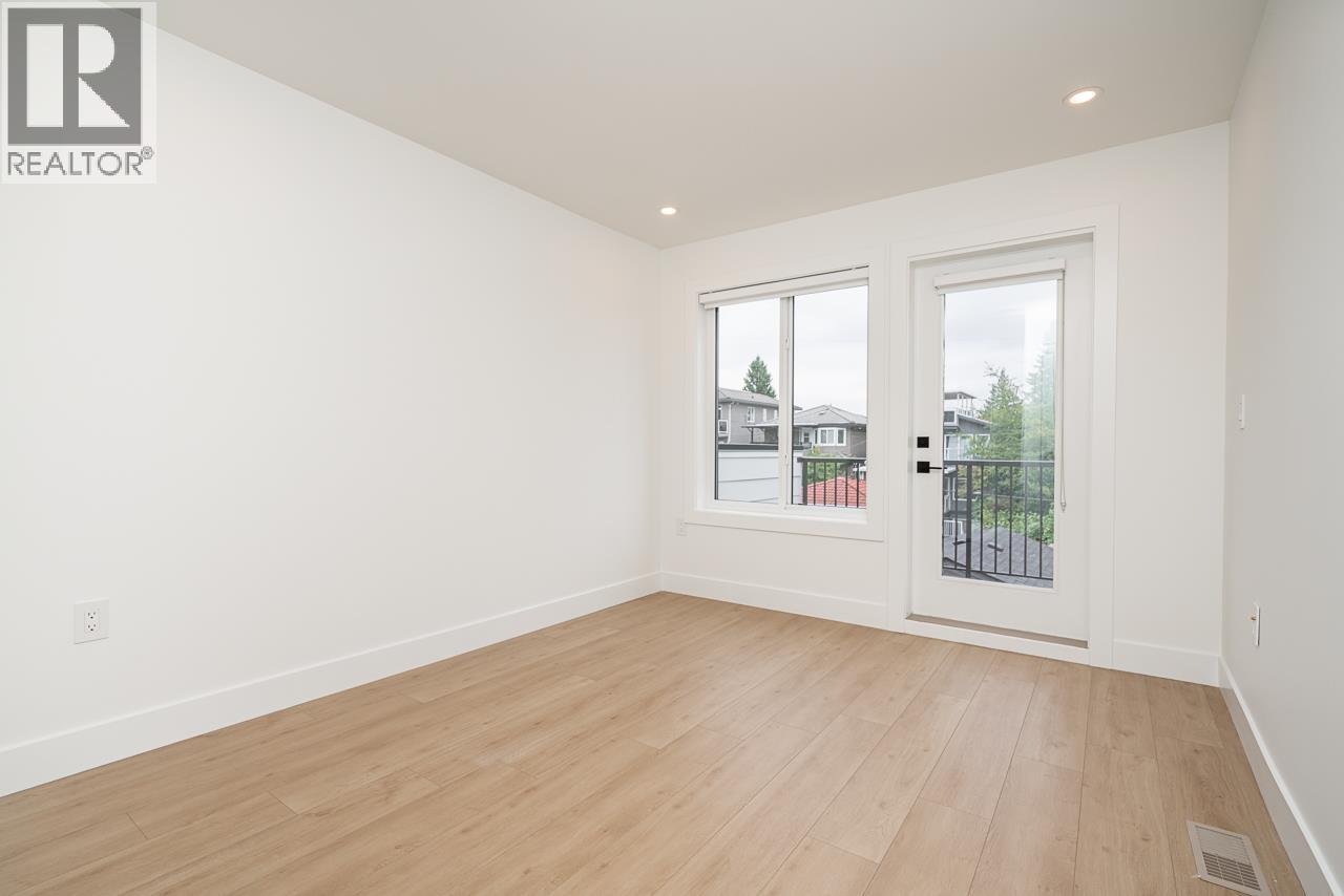 2 128 N GROSVENOR AVENUE, Burnaby