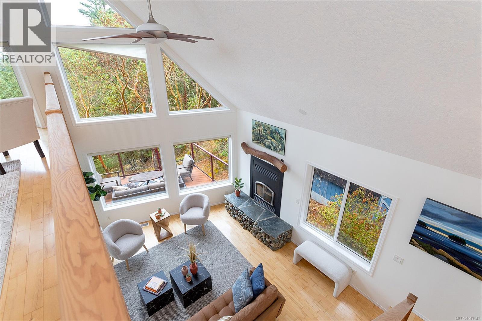  3715 Munn Road, Highlands