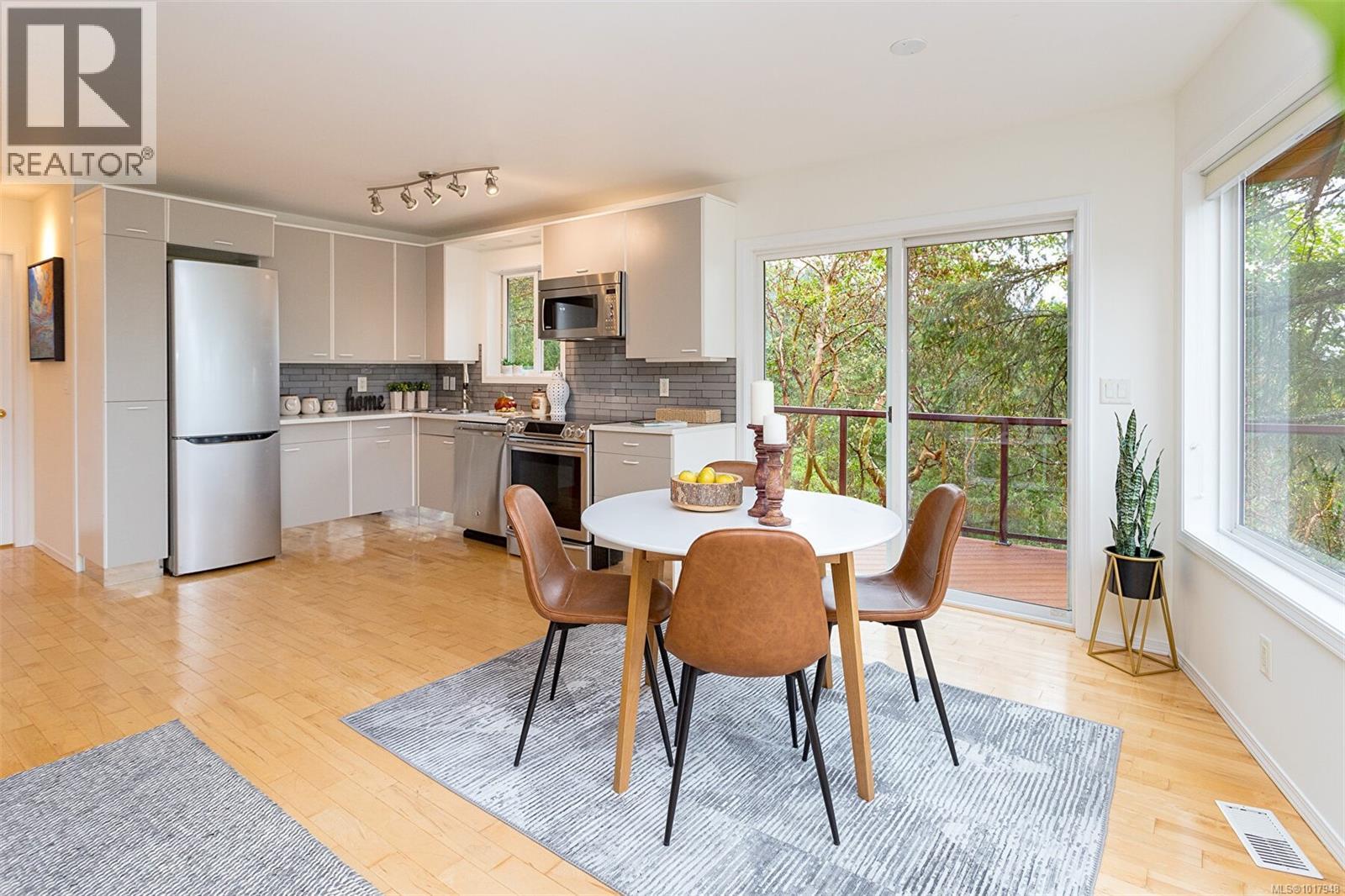  3715 Munn Road, Highlands