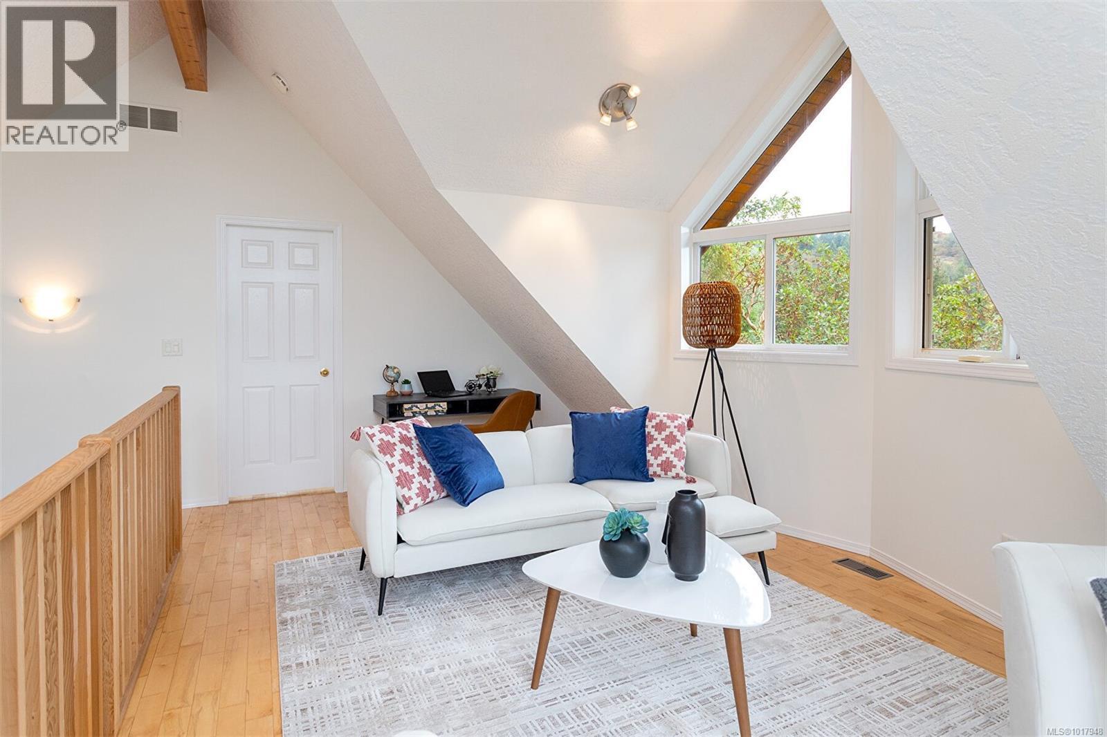  3715 Munn Road, Highlands