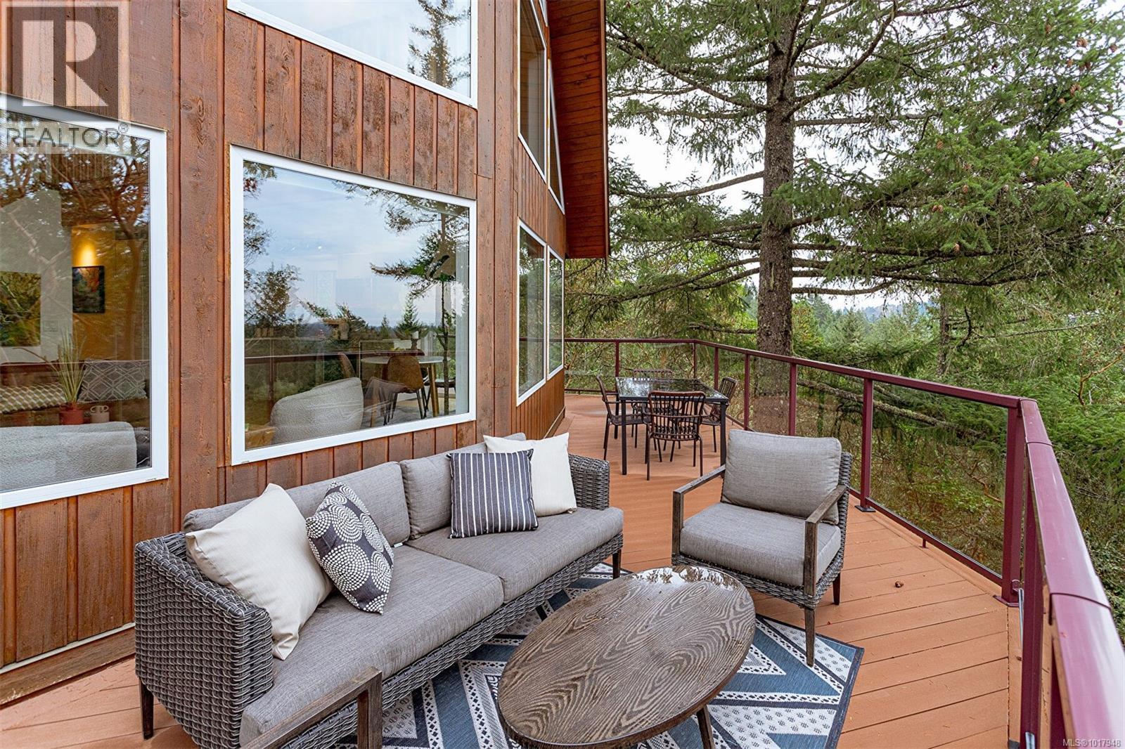  3715 Munn Road, Highlands