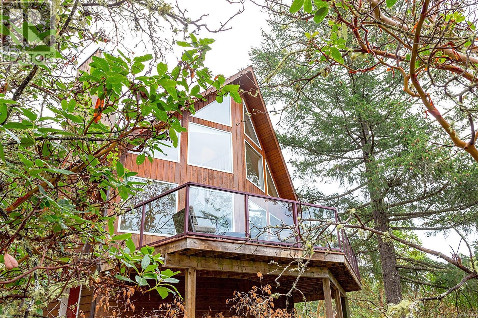  3715 Munn Road, Highlands