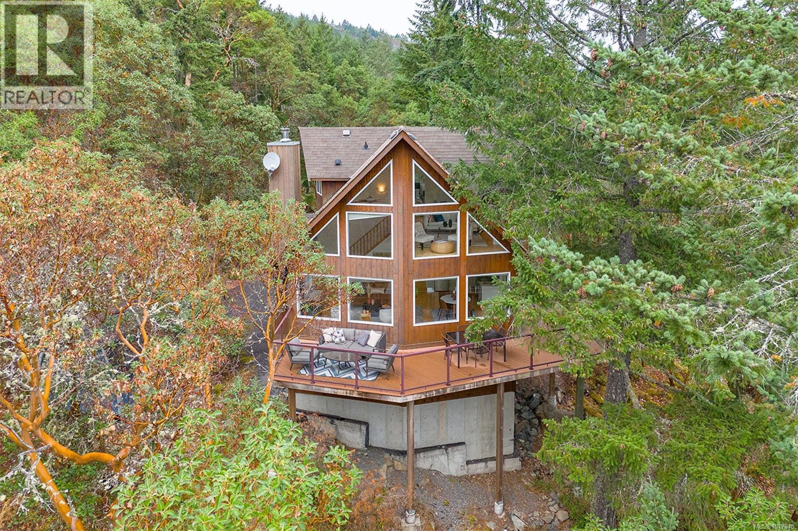  3715 Munn Road, Highlands