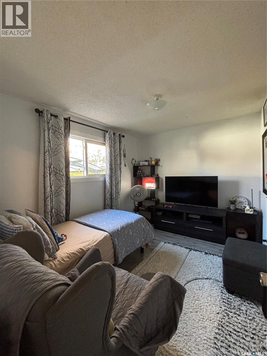 Single Family House Bungalow for Sale in  Avondale ROAD Saskatoon 