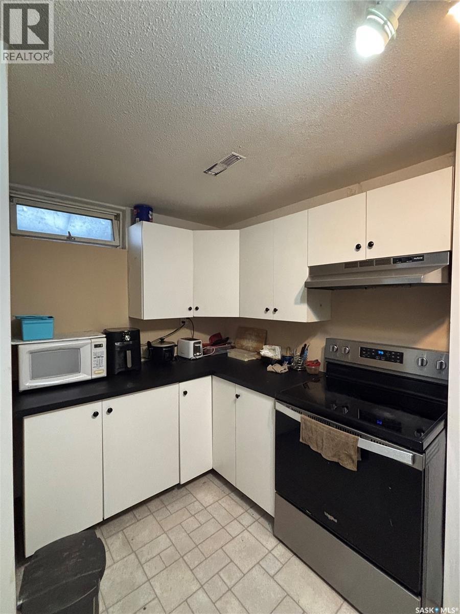 Single Family House Bungalow for Sale in  Avondale ROAD Saskatoon 