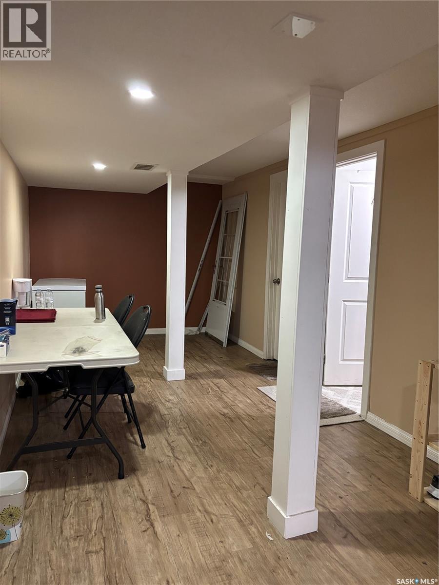 Single Family House Bungalow for Sale in  Avondale ROAD Saskatoon 