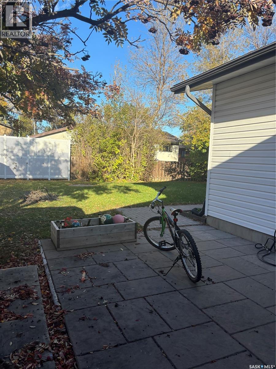 Single Family House Bungalow for Sale in  Avondale ROAD Saskatoon 