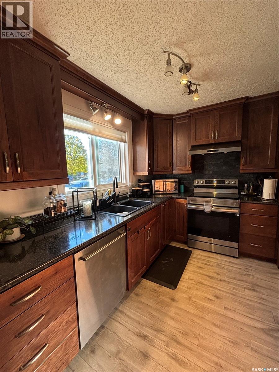 Single Family House Bungalow for Sale in  Avondale ROAD Saskatoon 