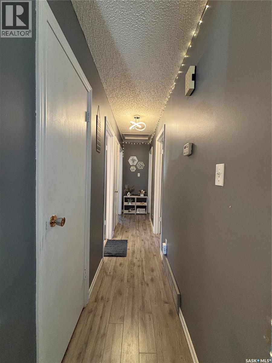 Single Family House Bungalow for Sale in  Avondale ROAD Saskatoon 