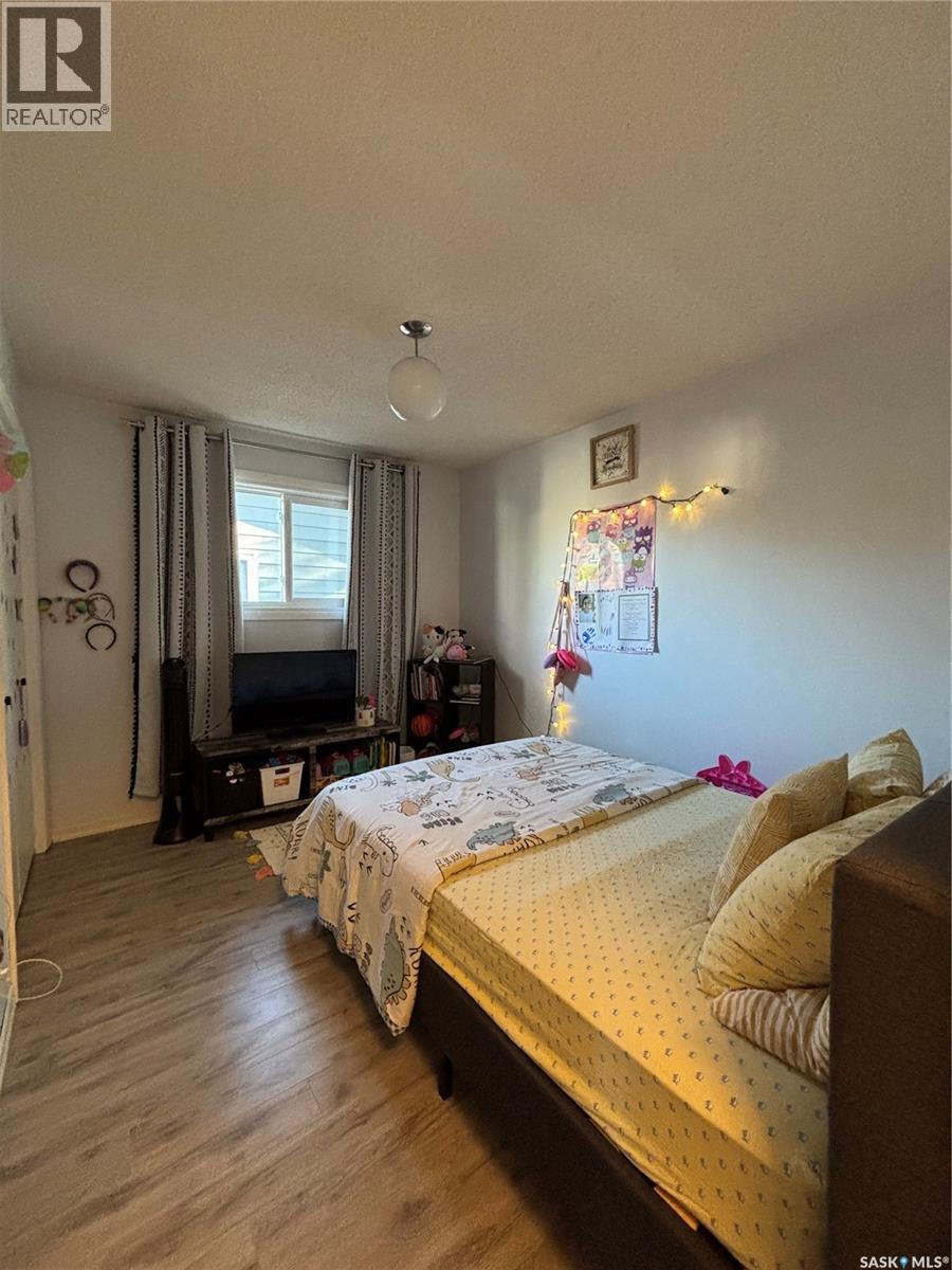 Single Family House Bungalow for Sale in  Avondale ROAD Saskatoon 