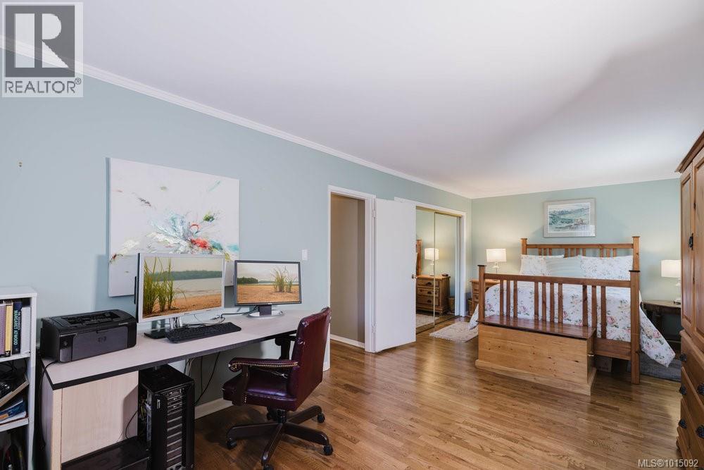  997 Karen Crescent, Saanich