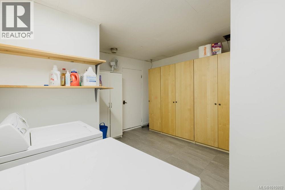  997 Karen Crescent, Saanich