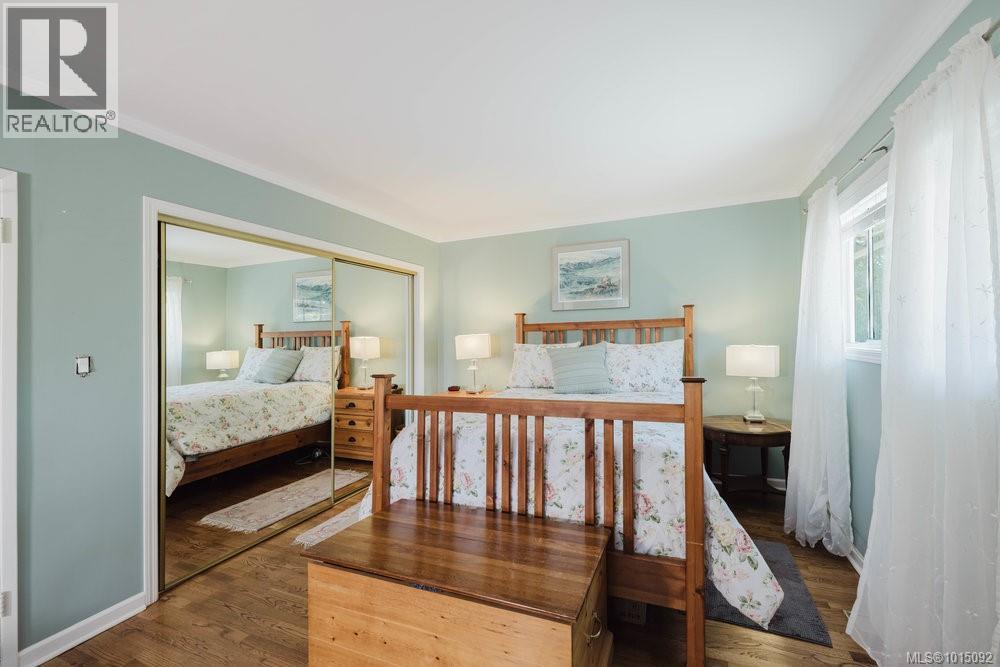  997 Karen Crescent, Saanich