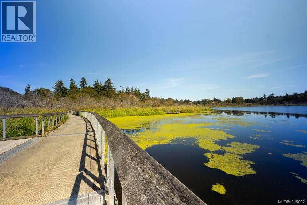  997 Karen Crescent, Saanich