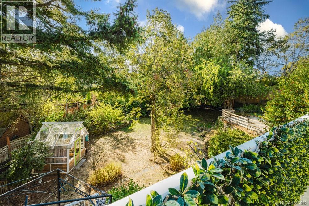  997 Karen Crescent, Saanich