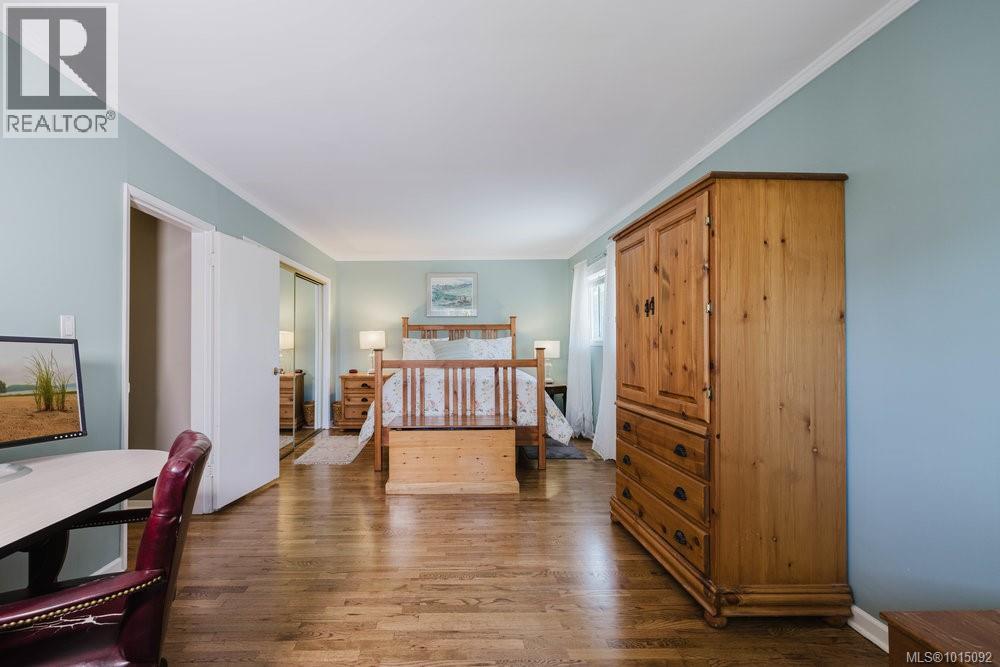  997 Karen Crescent, Saanich