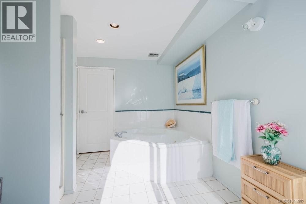  997 Karen Crescent, Saanich