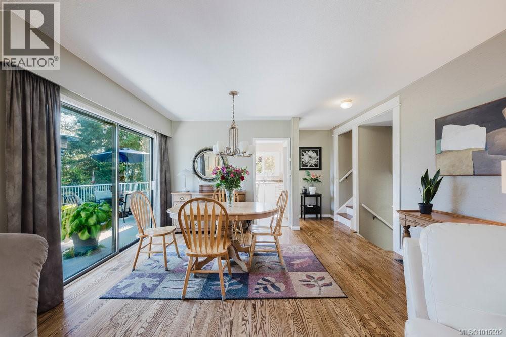  997 Karen Crescent, Saanich