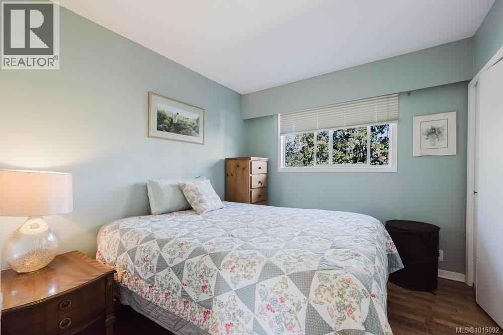  997 Karen Crescent, Saanich