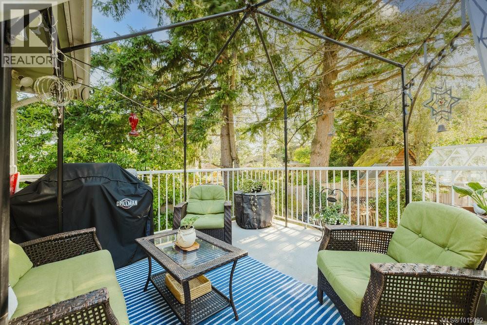  997 Karen Crescent, Saanich