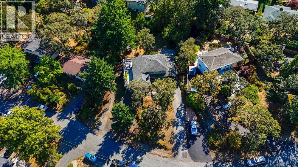  997 Karen Crescent, Saanich