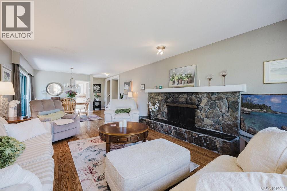  997 Karen Crescent, Saanich