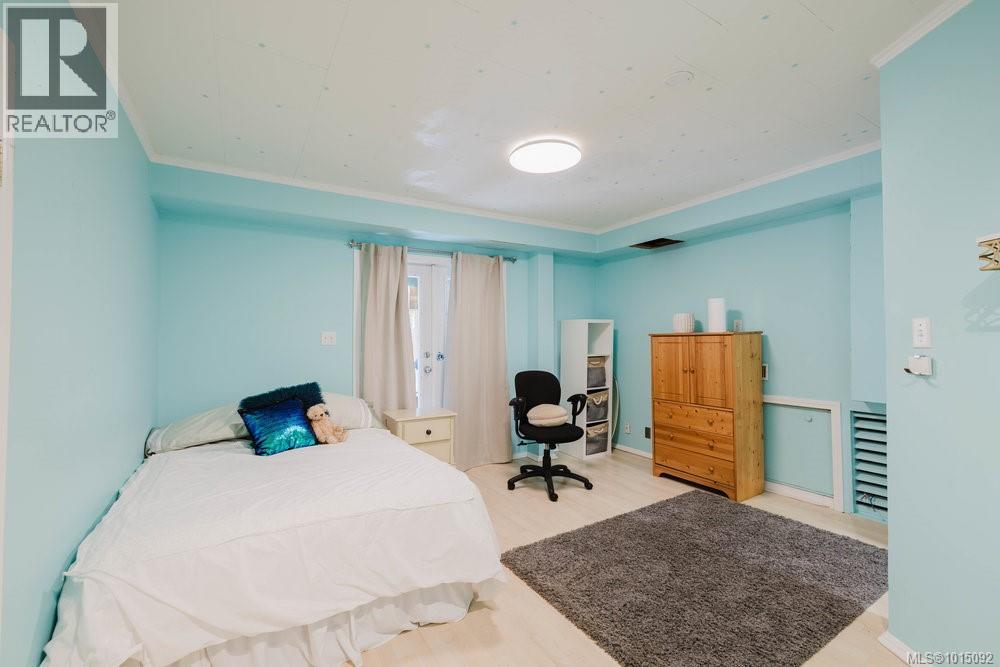  997 Karen Crescent, Saanich