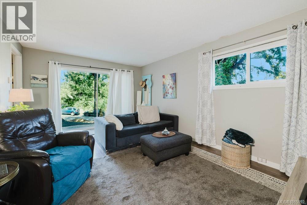  997 Karen Crescent, Saanich