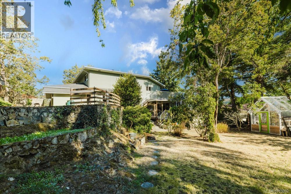  997 Karen Crescent, Saanich