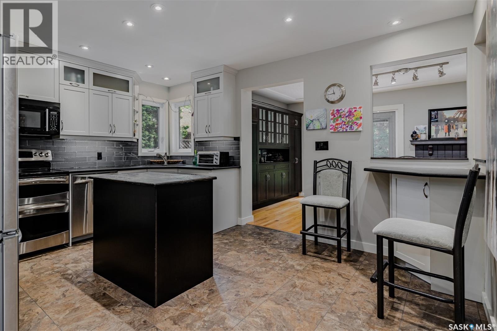 Single Family House 2 Level for Sale in   Heritage CRESCENT Saskatoon 