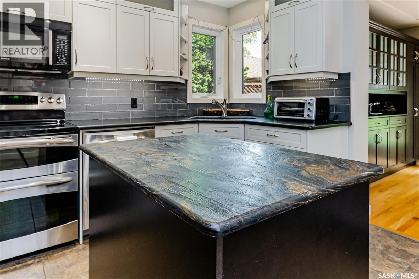 Single Family House 2 Level for Sale in   Heritage CRESCENT Saskatoon 