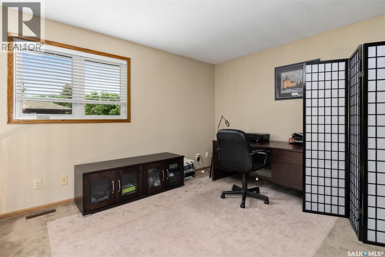 Single Family House 2 Level for Sale in   Heritage CRESCENT Saskatoon 