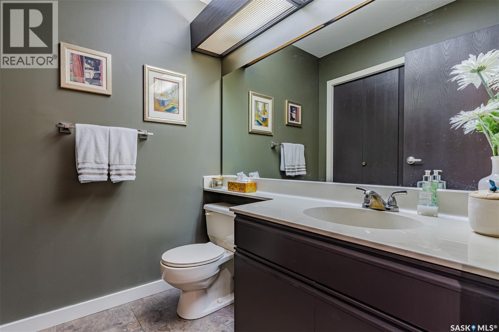 Single Family House 2 Level for Sale in   Heritage CRESCENT Saskatoon 