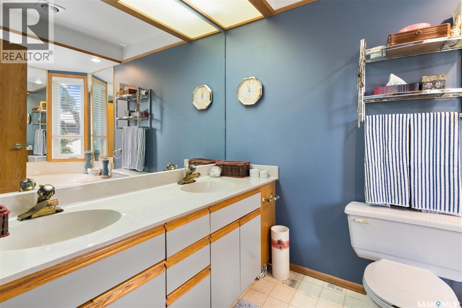 Single Family House 2 Level for Sale in   Heritage CRESCENT Saskatoon 