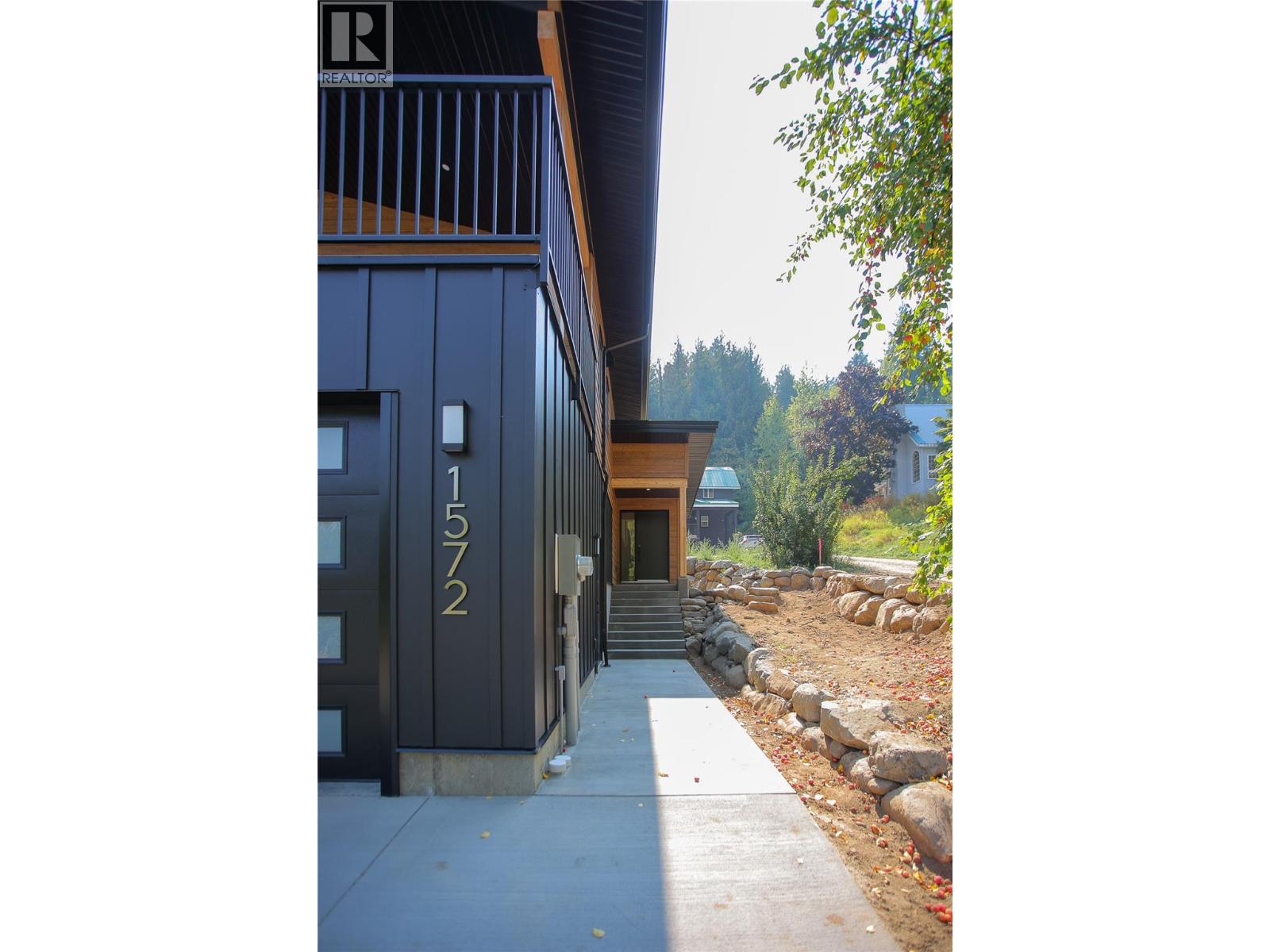 1572 Treadwell Street, Rossland